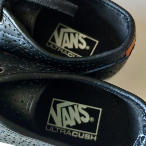 Van's Ultracush Women's Black Sneakers GUC SIZE 8 - Picture 2 of 9